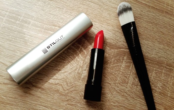 aktion-powerbank-geschenkt-lipstick